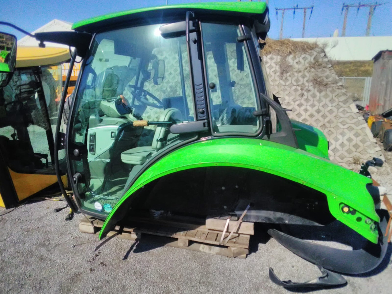 - Kabina za Traktor: slika 5 - Kabina za Traktor: slika 5