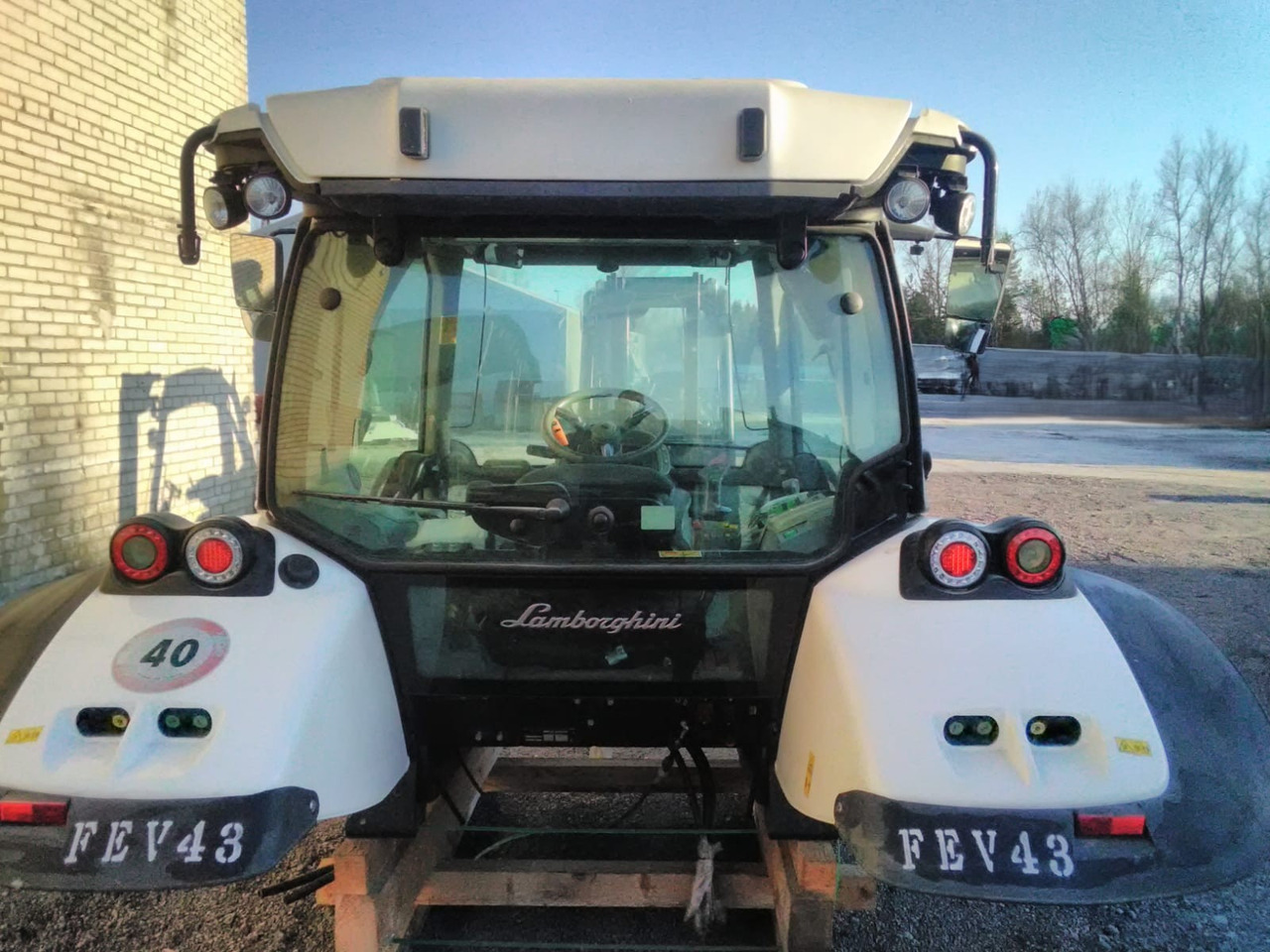 - Kabina za Traktor: slika 5 - Kabina za Traktor: slika 5