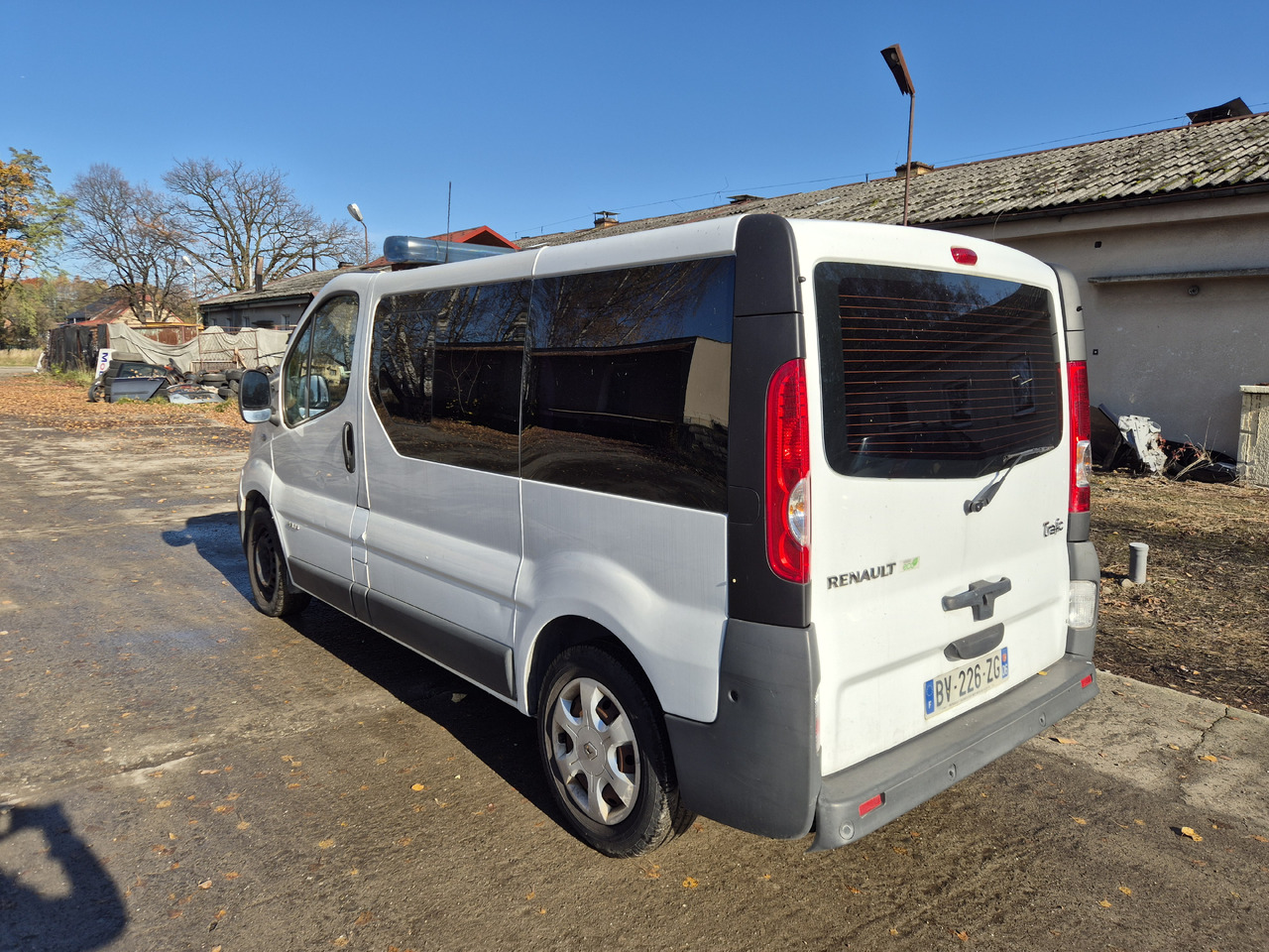 RENAULT Trafic 2.0 dCi 115 KM - Vozilo hitne pomoći: slika 4 RENAULT Trafic 2.0 dCi 115 KM - Vozilo hitne pomoći: slika 4