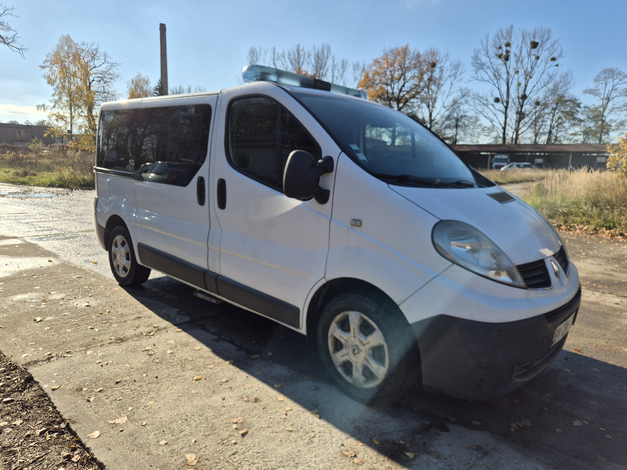 RENAULT Trafic 2.0 dCi 115 KM - Vozilo hitne pomoći: slika 1 RENAULT Trafic 2.0 dCi 115 KM - Vozilo hitne pomoći: slika 1