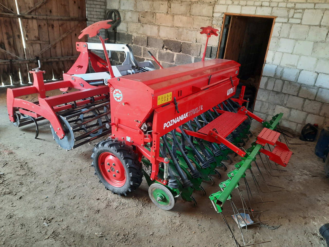 UNIA POZNANIAK 370/2.7L + ARAMIS 2,7R - Kombinovana mašina za setvu: slika 2 UNIA POZNANIAK 370/2.7L + ARAMIS 2,7R - Kombinovana mašina za setvu: slika 2