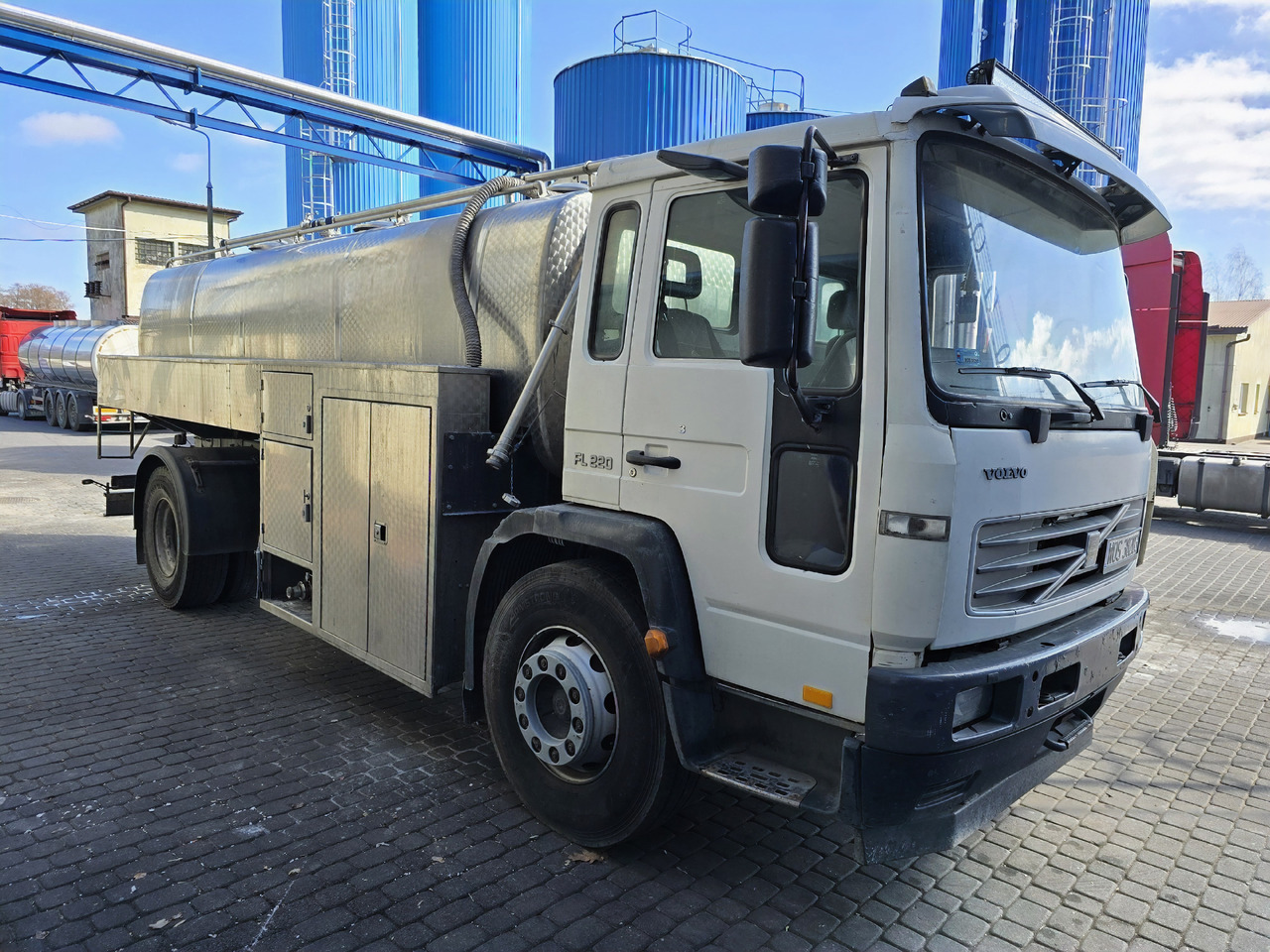 VOLVO FL 220 - Kamion cisterna: slika 2 VOLVO FL 220 - Kamion cisterna: slika 2