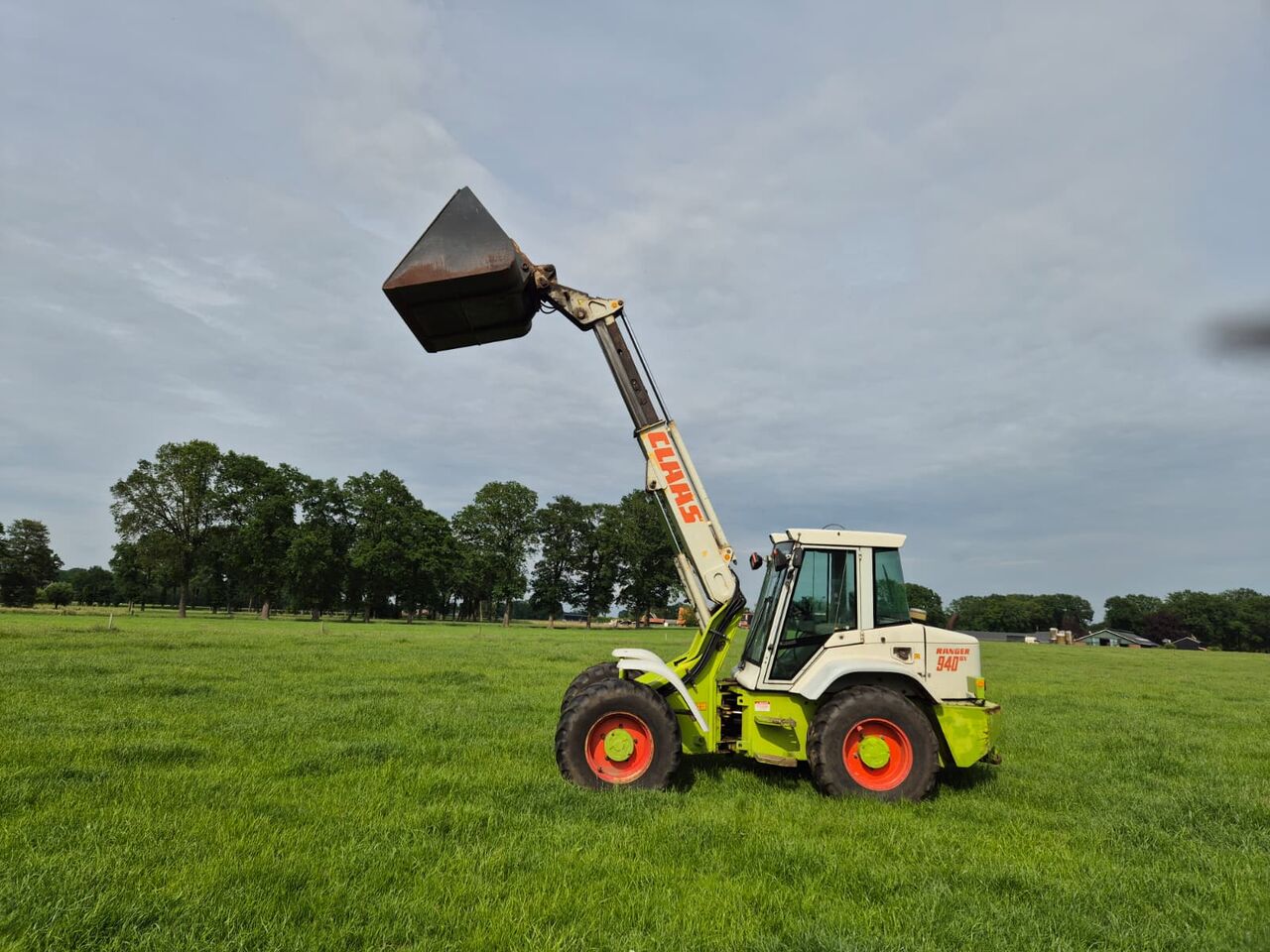 Claas Ranger 940 RX - Utovarivač točkaš: slika 2 Claas Ranger 940 RX - Utovarivač točkaš: slika 2