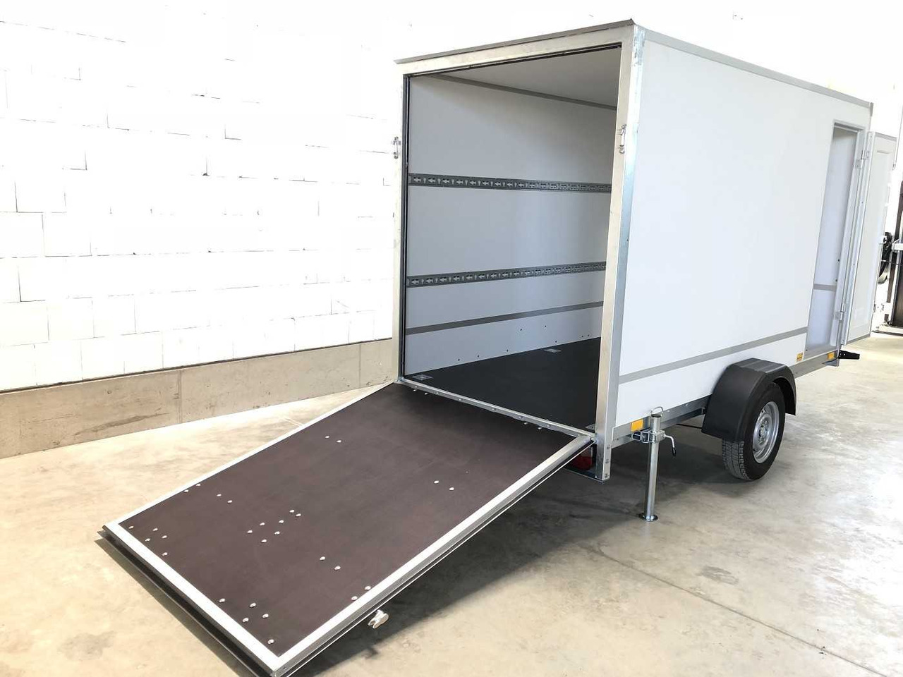 BLYSS F1330HD Rampe Tür Kofferanhänger - Prikolica sa zatvorenim sandukom: slika 4 BLYSS F1330HD Rampe Tür Kofferanhänger - Prikolica sa zatvorenim sandukom: slika 4