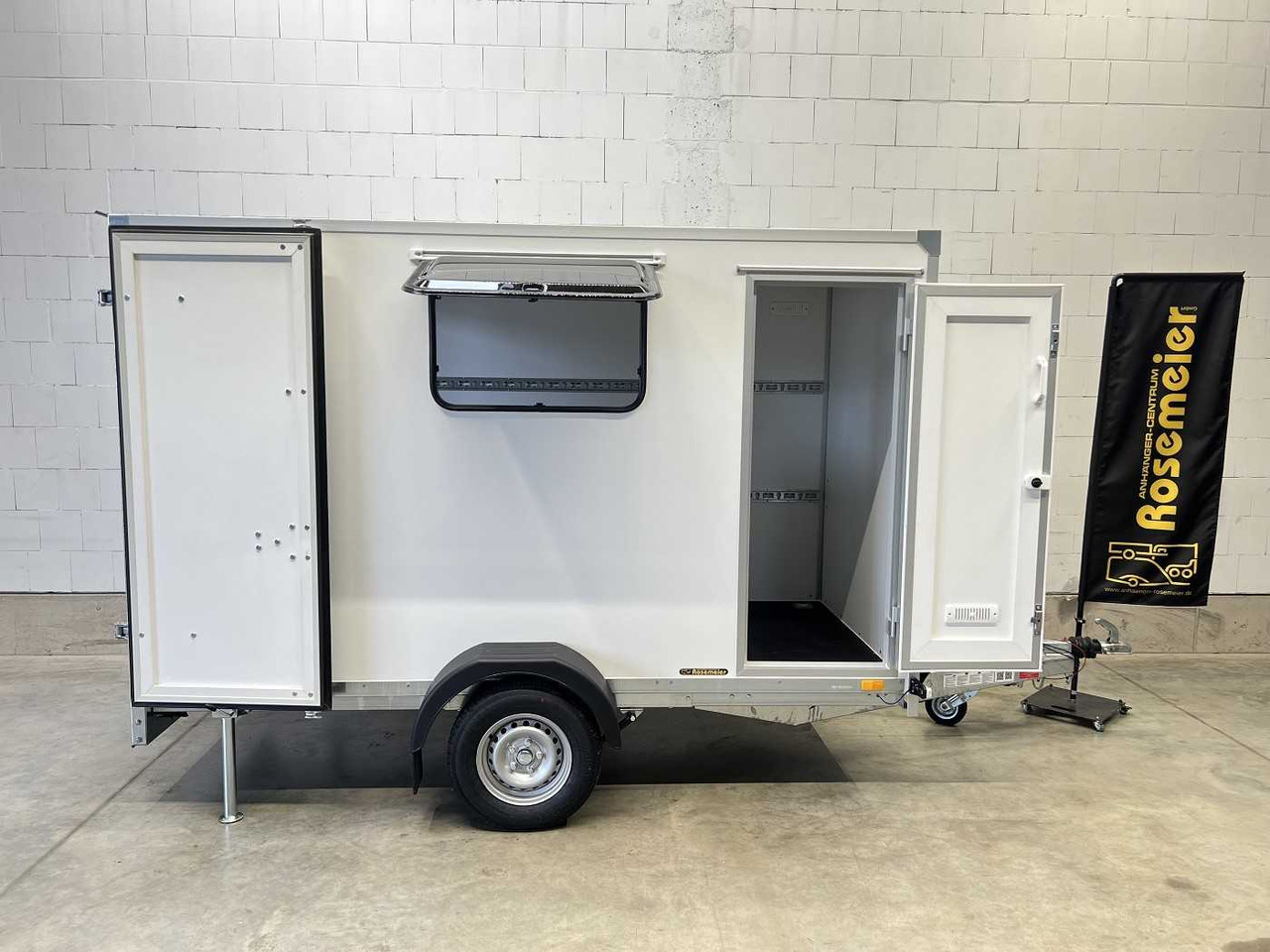 BLYSS F1330HD Seitentür,Fenster Kofferanhänger - Prikolica sa zatvorenim sandukom: slika 1 BLYSS F1330HD Seitentür,Fenster Kofferanhänger - Prikolica sa zatvorenim sandukom: slika 1