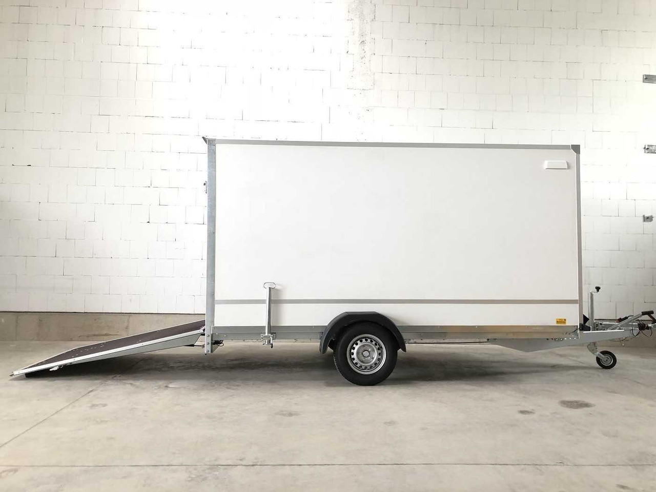 BLYSS F1336HD Rampe Kofferanhänger - Prikolica sa zatvorenim sandukom: slika 2 BLYSS F1336HD Rampe Kofferanhänger - Prikolica sa zatvorenim sandukom: slika 2