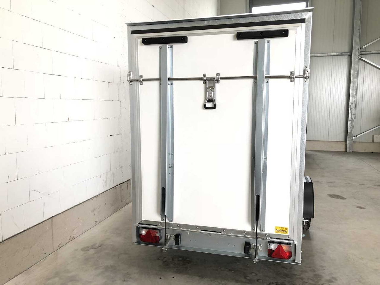 BLYSS F1336HD Rampe Kofferanhänger - Prikolica sa zatvorenim sandukom: slika 5 BLYSS F1336HD Rampe Kofferanhänger - Prikolica sa zatvorenim sandukom: slika 5