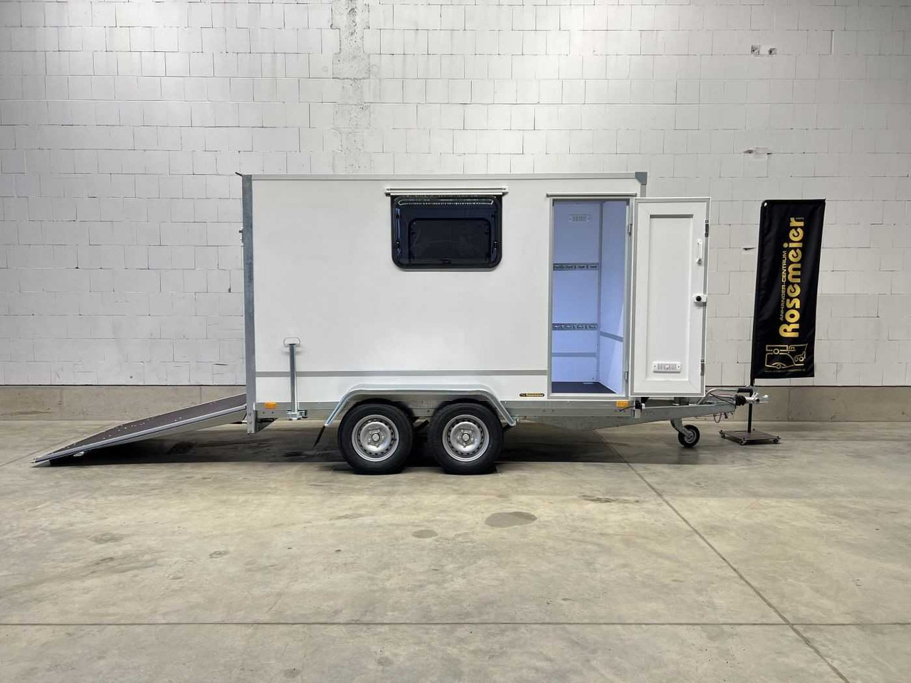 BLYSS F2030HTD Rampe Tür 2 Fenster Kofferanhänger - Prikolica za motor: slika 1 BLYSS F2030HTD Rampe Tür 2 Fenster Kofferanhänger - Prikolica za motor: slika 1