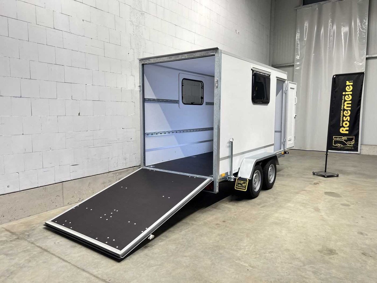 BLYSS F2030HTD Rampe Tür 2 Fenster Kofferanhänger - Prikolica za motor: slika 2 BLYSS F2030HTD Rampe Tür 2 Fenster Kofferanhänger - Prikolica za motor: slika 2