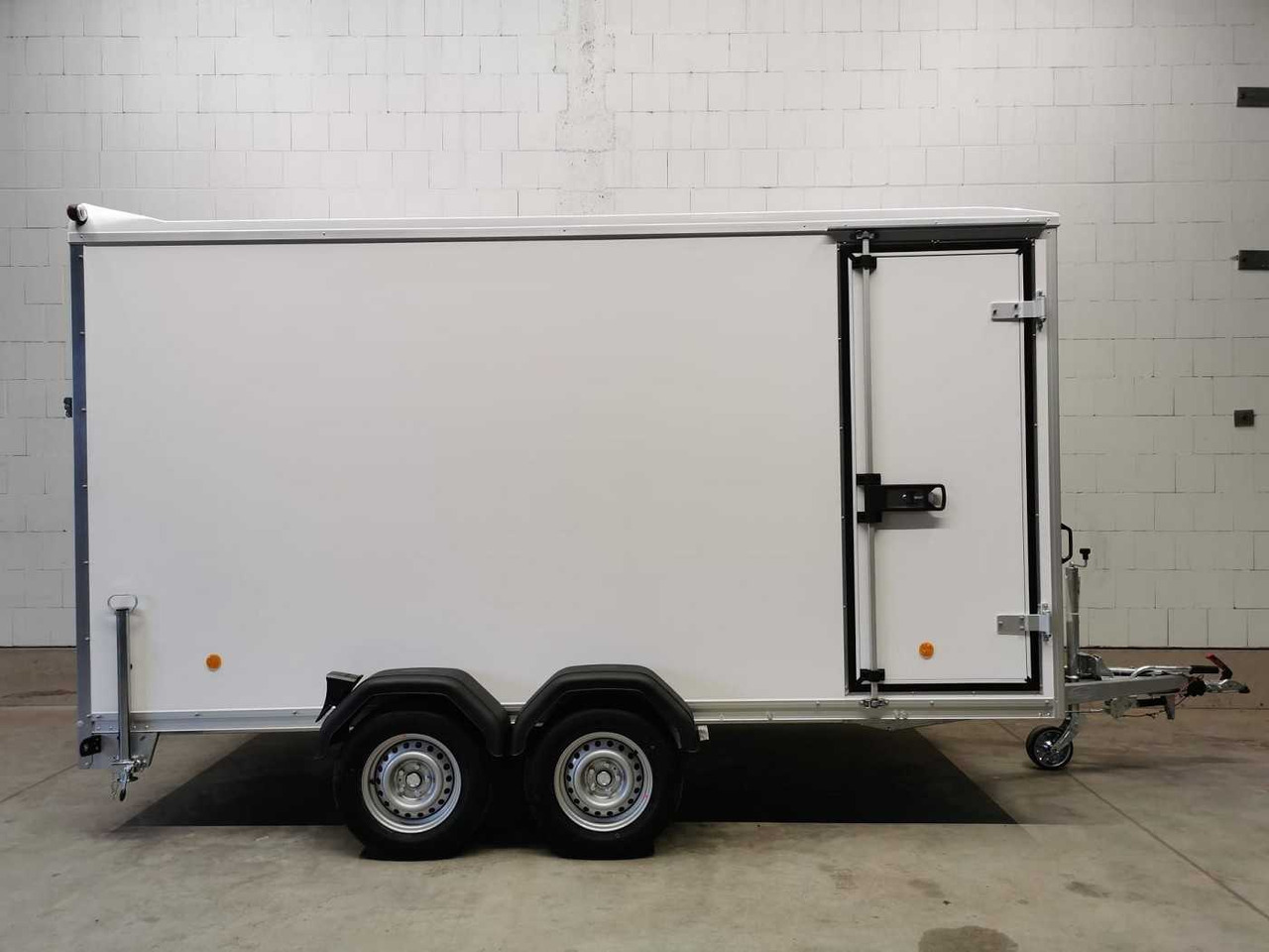 BOECKMANN KT 4018/27 H Rampe+Tür+Stützen Kofferanhänger - Prikolica sa zatvorenim sandukom: slika 5 BOECKMANN KT 4018/27 H Rampe+Tür+Stützen Kofferanhänger - Prikolica sa zatvorenim sandukom: slika 5
