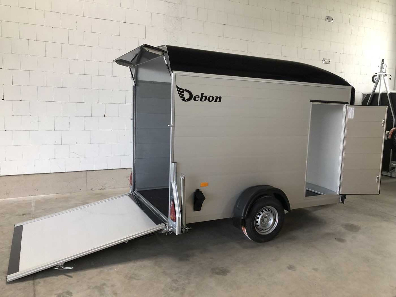 CHEVAL LIBERTE DEBON C300 Roadster Kofferanhänger - Prikolica za motor: slika 5 CHEVAL LIBERTE DEBON C300 Roadster Kofferanhänger - Prikolica za motor: slika 5