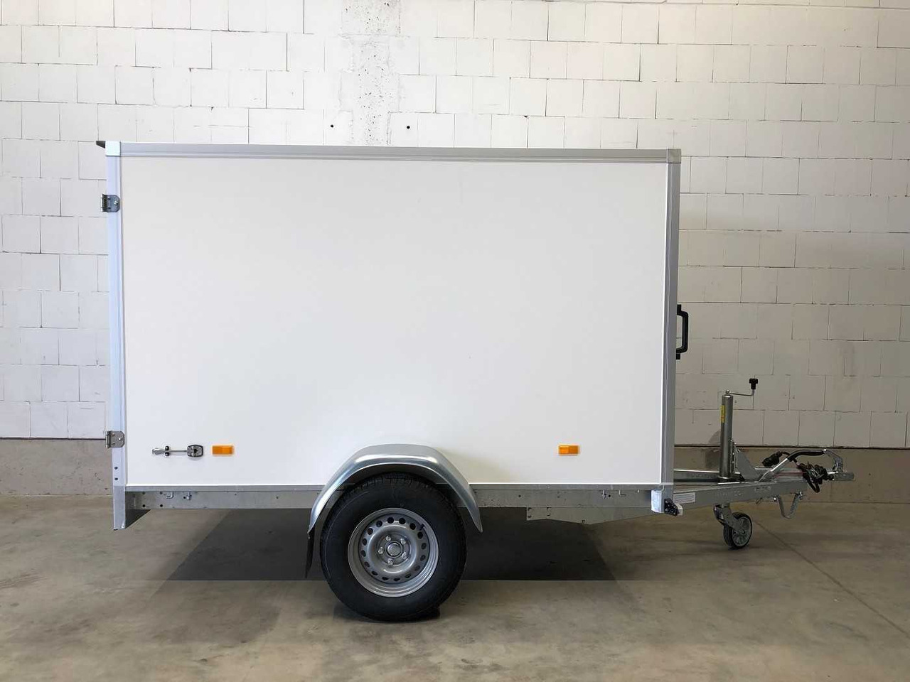HAPERT Sapphire L-1 Kofferanhänger - Prikolica sa zatvorenim sandukom: slika 1 HAPERT Sapphire L-1 Kofferanhänger - Prikolica sa zatvorenim sandukom: slika 1