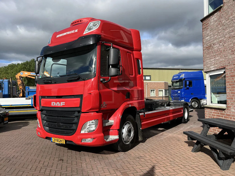 DAF CF 290 4X2 EURO6 SPACECAB RENOVA / VANGMUIL / LAADKLEP / TOP STAAT - Kamion za prevoz kontejnera/ Kamion sa promenjivim sandukom: slika 2 DAF CF 290 4X2 EURO6 SPACECAB RENOVA / VANGMUIL / LAADKLEP / TOP STAAT - Kamion za prevoz kontejnera/ Kamion sa promenjivim sandukom: slika 2