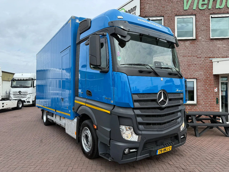 Mercedes-Benz Actros Actros 1842L Bigspace Koffer / Retarder / Kleine Unfall / Fahrbereit / Holland Truck - Kamion sa zatvorenim sandukom: slika 1 Mercedes-Benz Actros Actros 1842L Bigspace Koffer / Retarder / Kleine Unfall / Fahrbereit / Holland Truck - Kamion sa zatvorenim sandukom: slika 1