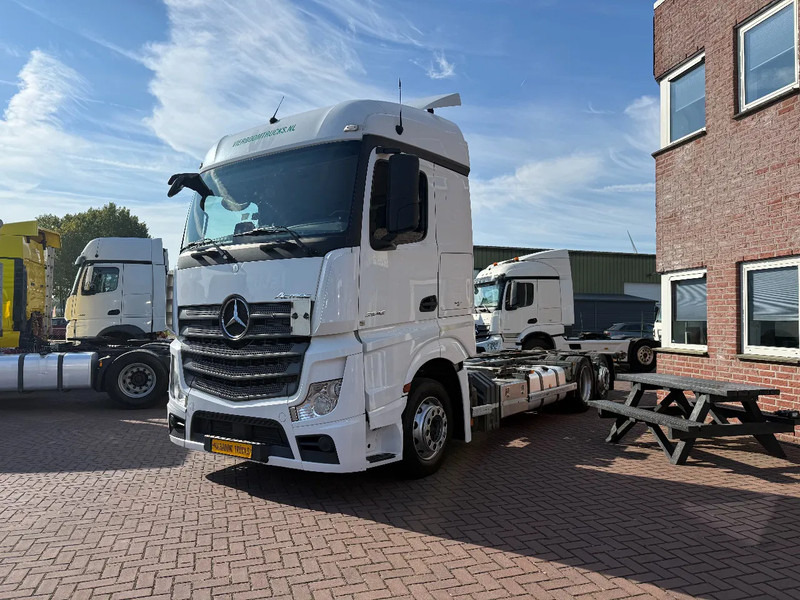 Mercedes-Benz Actros Actros 2542LL 6X2 BDF / ACC / AHK/ TUV 8-2026 / NL TRUCK - Kamion za prevoz kontejnera/ Kamion sa promenjivim sandukom: slika 2 Mercedes-Benz Actros Actros 2542LL 6X2 BDF / ACC / AHK/ TUV 8-2026 / NL TRUCK - Kamion za prevoz kontejnera/ Kamion sa promenjivim sandukom: slika 2