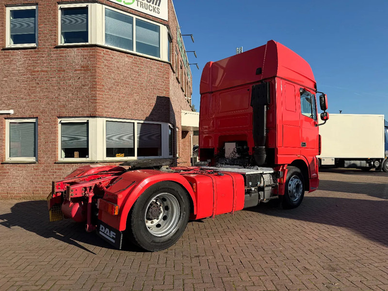 DAF XF 105.460 XF105-460 4X2 SUPERSPCECAB RETARDER - Tegljač: slika 4 DAF XF 105.460 XF105-460 4X2 SUPERSPCECAB RETARDER - Tegljač: slika 4