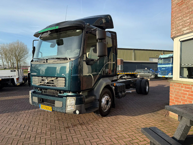 Volvo FL 12 FL 280 11.990KG MANUAL GEARBOX - Kamion sa golom šasijom i zatvorenom kabinom: slika 2 Volvo FL 12 FL 280 11.990KG MANUAL GEARBOX - Kamion sa golom šasijom i zatvorenom kabinom: slika 2