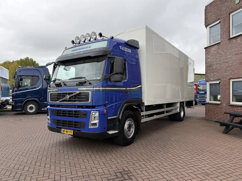 Volvo FM 260 FM9-260 4X2 / Schaltgetriebe / Koffer mit Ladebordwand / Schaltgetriebe / Euro3 - Kamion sa zatvorenim sandukom: slika 2 Volvo FM 260 FM9-260 4X2 / Schaltgetriebe / Koffer mit Ladebordwand / Schaltgetriebe / Euro3 - Kamion sa zatvorenim sandukom: slika 2