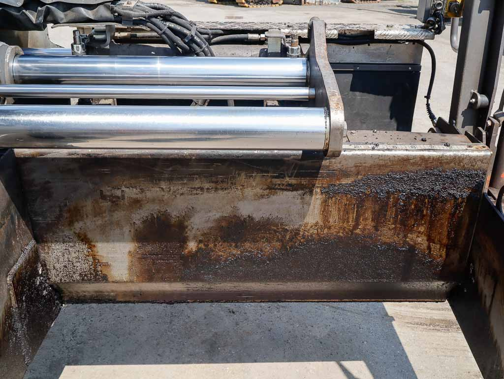Asfaltni finišer VOLVO ABG P6820C: slika 19