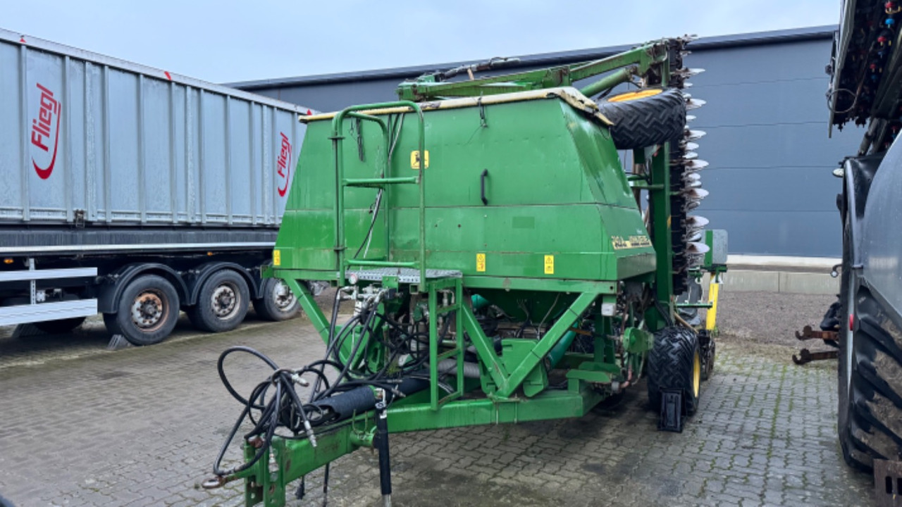 John Deere 740 A 8m - Sejalica: slika 1 John Deere 740 A 8m - Sejalica: slika 1