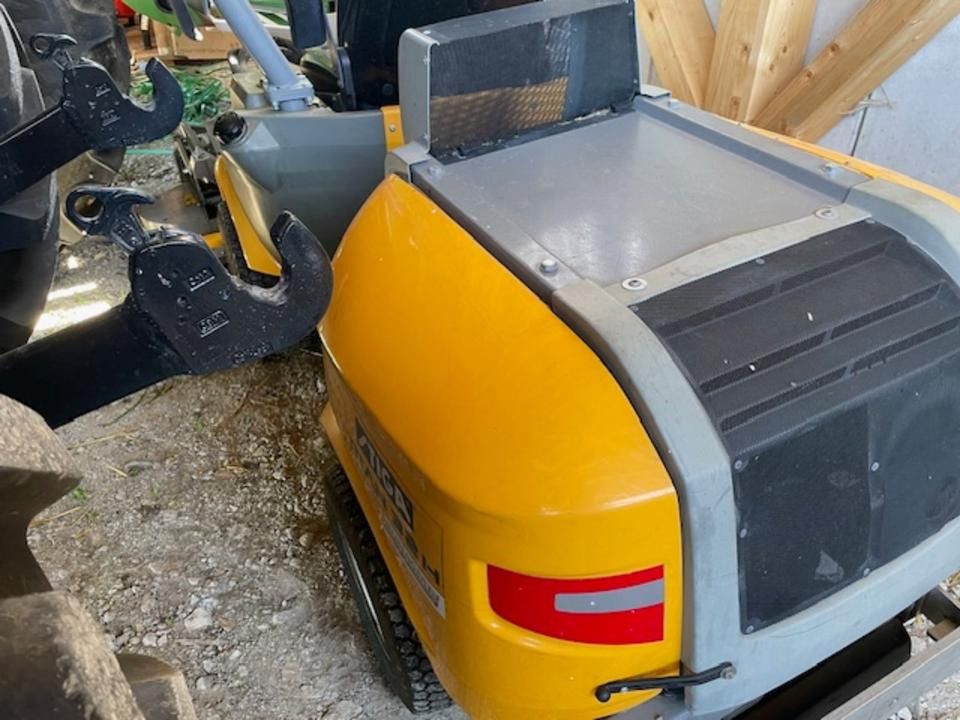 Stiga Titan 26H Diesel-Aufsitzrasenmäher mit Frontmähwerk - Baštenska kosačica: slika 3 Stiga Titan 26H Diesel-Aufsitzrasenmäher mit Frontmähwerk - Baštenska kosačica: slika 3