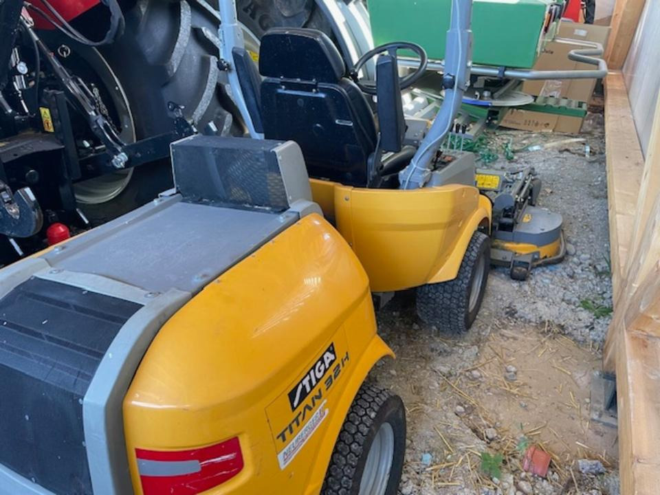 Stiga Titan 26H Diesel-Aufsitzrasenmäher mit Frontmähwerk - Baštenska kosačica: slika 2 Stiga Titan 26H Diesel-Aufsitzrasenmäher mit Frontmähwerk - Baštenska kosačica: slika 2