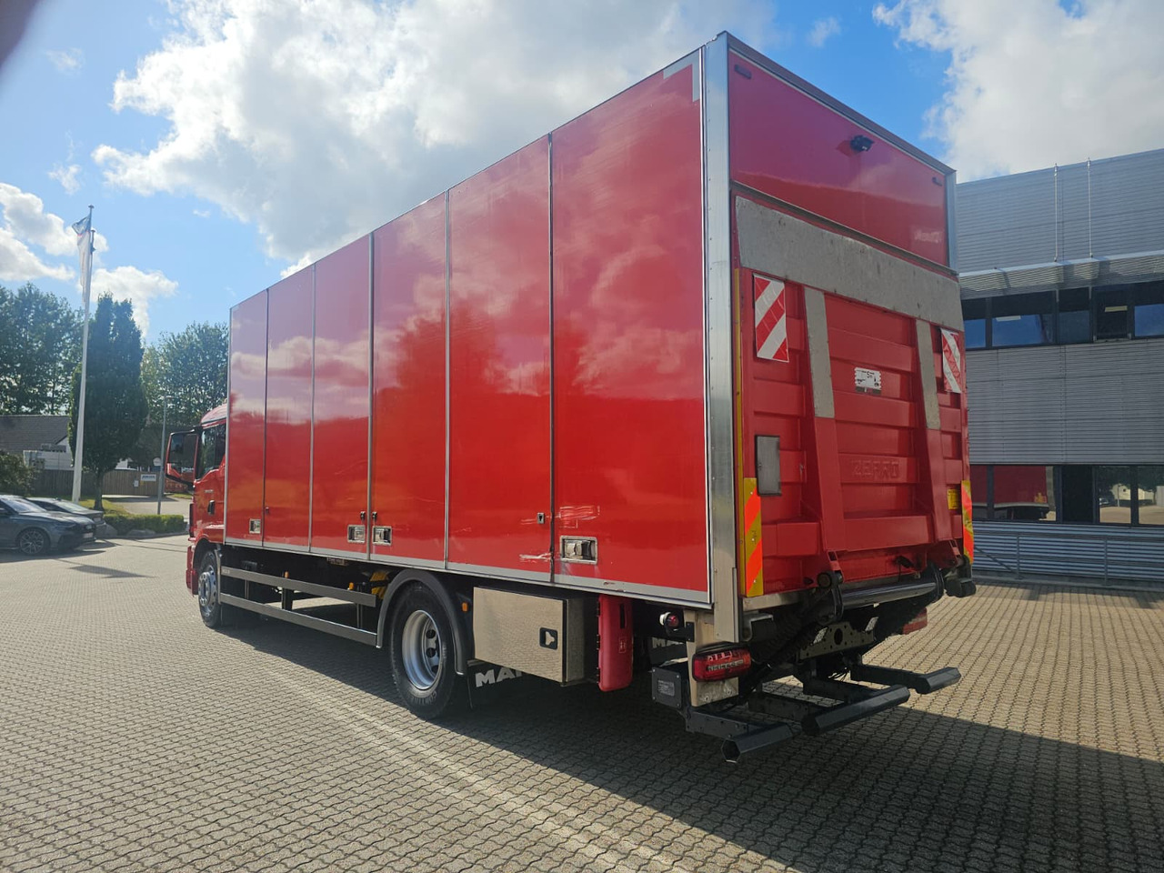MAN TGM 18.320 - Kamion sa zatvorenim sandukom: slika 3 MAN TGM 18.320 - Kamion sa zatvorenim sandukom: slika 3