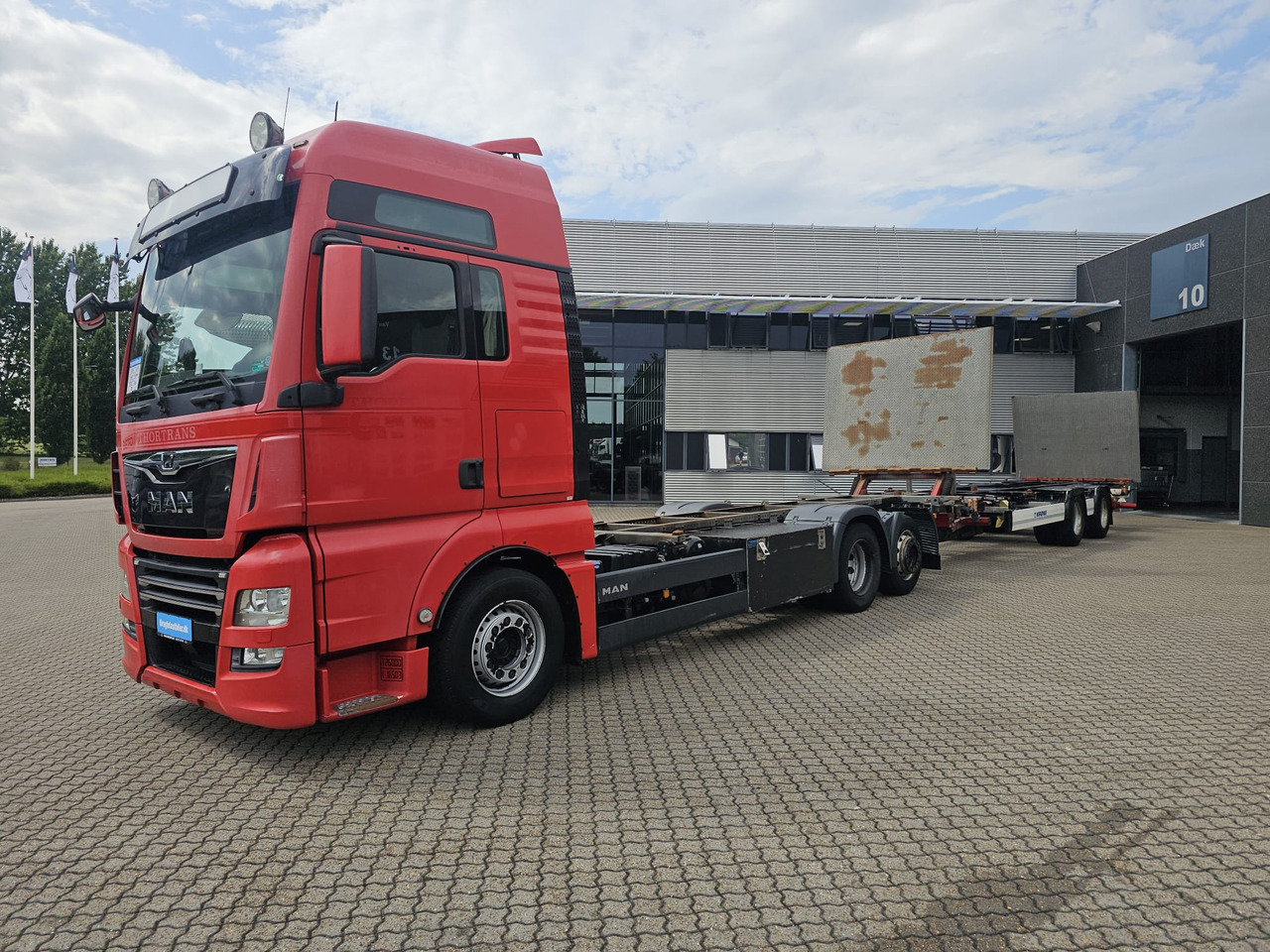 MAN TGX 26.500 with trailer - Kamion za prevoz kontejnera/ Kamion sa promenjivim sandukom: slika 1 MAN TGX 26.500 with trailer - Kamion za prevoz kontejnera/ Kamion sa promenjivim sandukom: slika 1