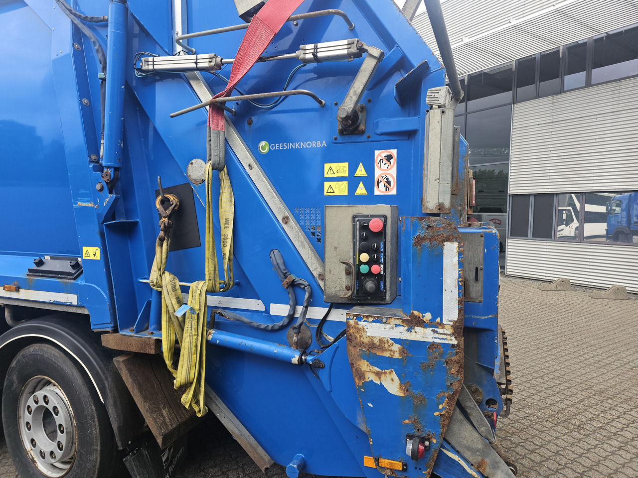 Kamion za smeće Volvo FM330: slika 13