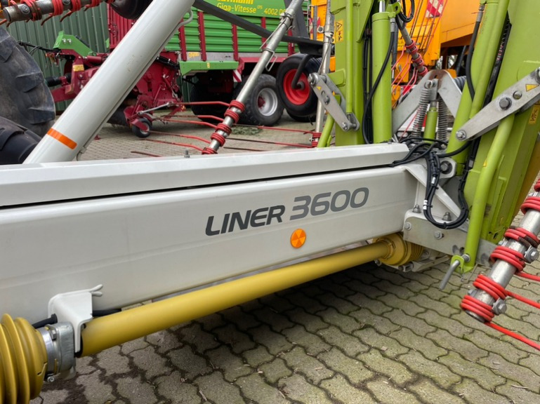 CLAAS Liner 3600 - Prevrtač/ Grabuljač: slika 4 CLAAS Liner 3600 - Prevrtač/ Grabuljač: slika 4
