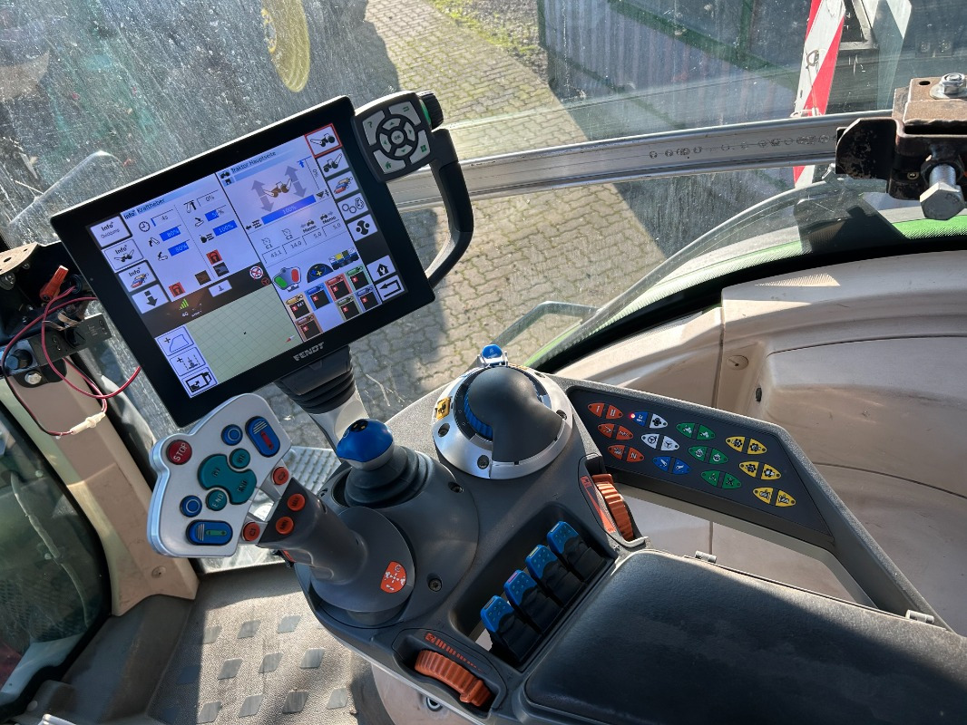 Fendt 826 Vario ProfiPlus - Traktor: slika 3 Fendt 826 Vario ProfiPlus - Traktor: slika 3