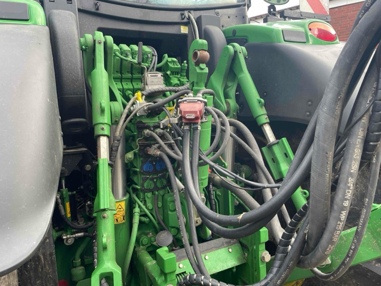John Deere 6R 250 - Traktor: slika 3 John Deere 6R 250 - Traktor: slika 3