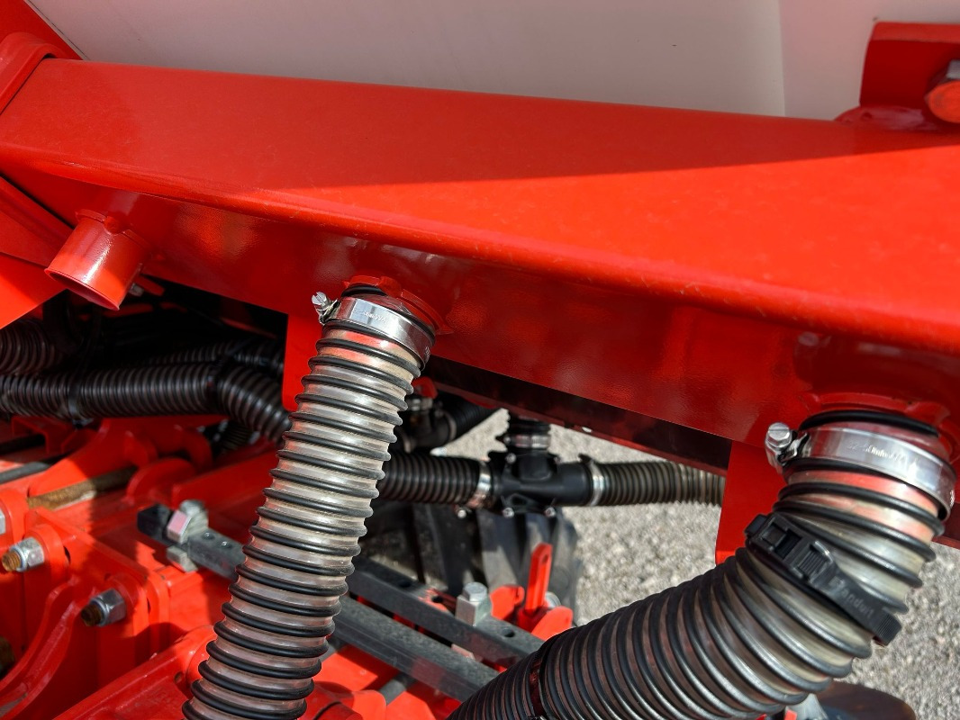 Kuhn Maxima 3 RT E *DEMO* - Oprema za setvu: slika 4 Kuhn Maxima 3 RT E *DEMO* - Oprema za setvu: slika 4