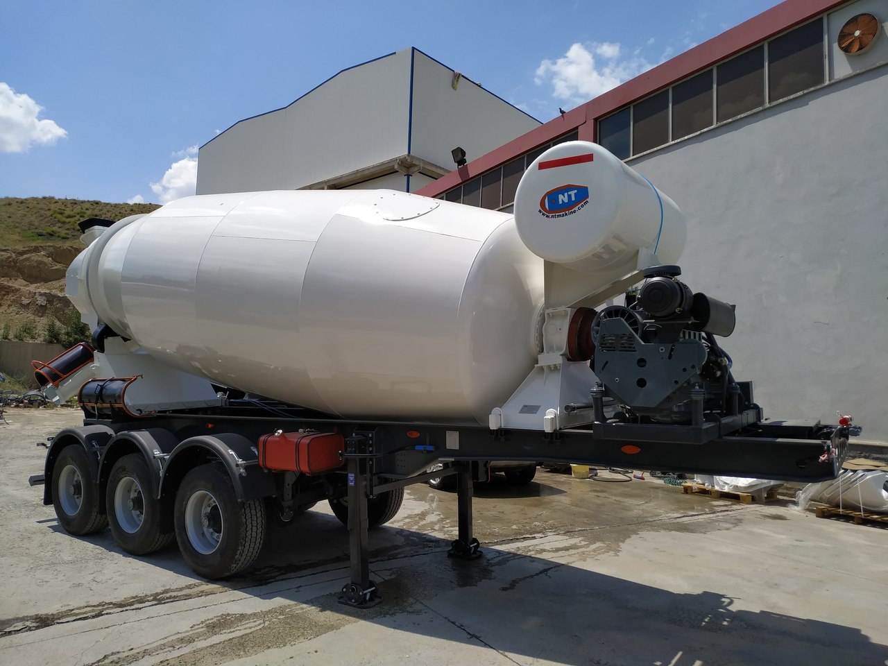 NT MAKINA TRAILERMIXER - Poluprikolica mikser: slika 1 NT MAKINA TRAILERMIXER - Poluprikolica mikser: slika 1