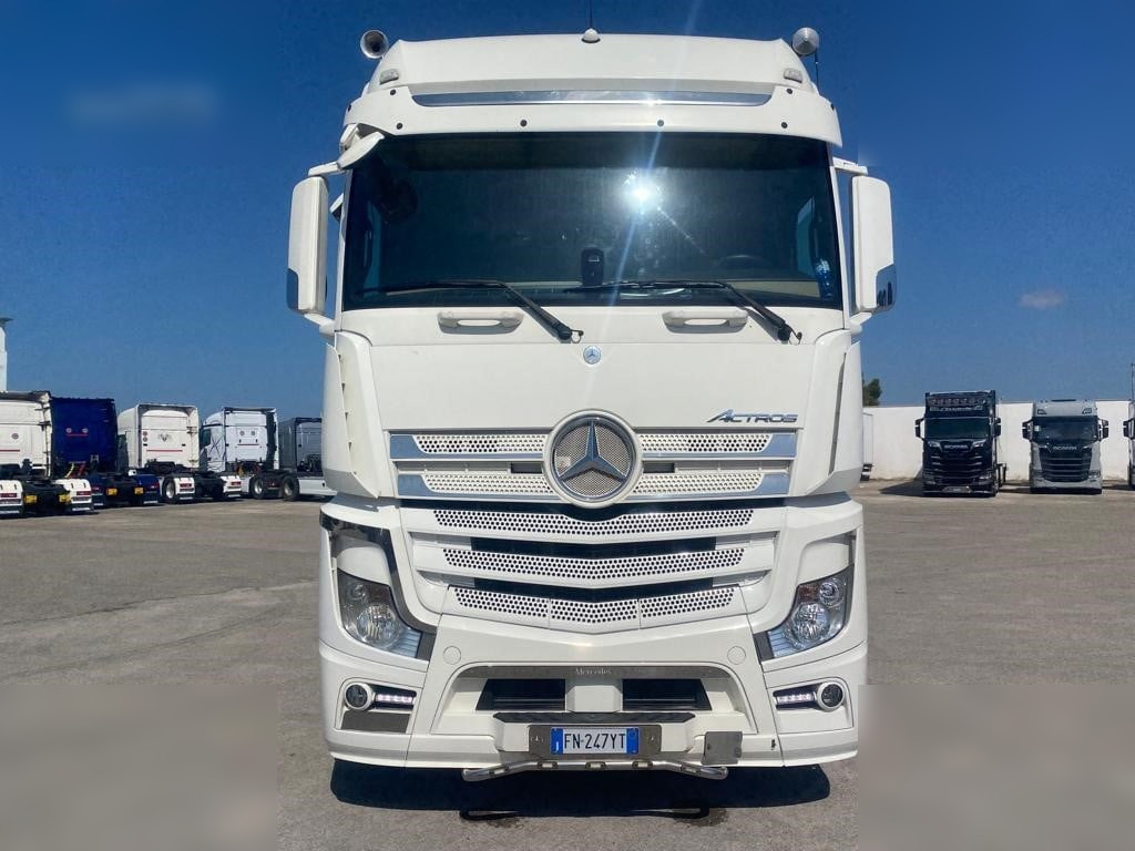 MERCEDES-BENZ ACTROS 2545 - Kamion sa golom šasijom i zatvorenom kabinom: slika 2 MERCEDES-BENZ ACTROS 2545 - Kamion sa golom šasijom i zatvorenom kabinom: slika 2