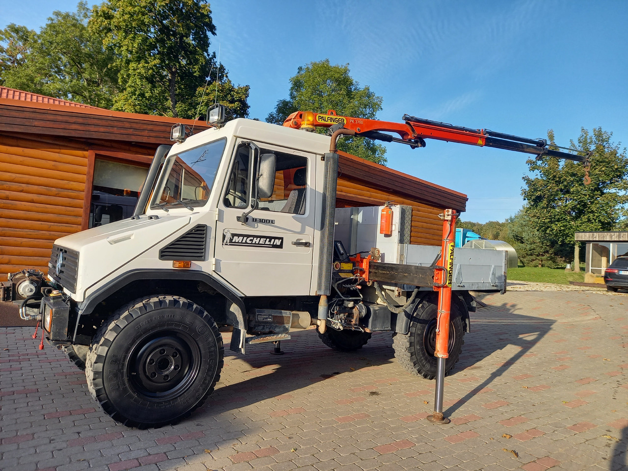UNIMOG U100L - Kamion sa dizalicom: slika 1 UNIMOG U100L - Kamion sa dizalicom: slika 1