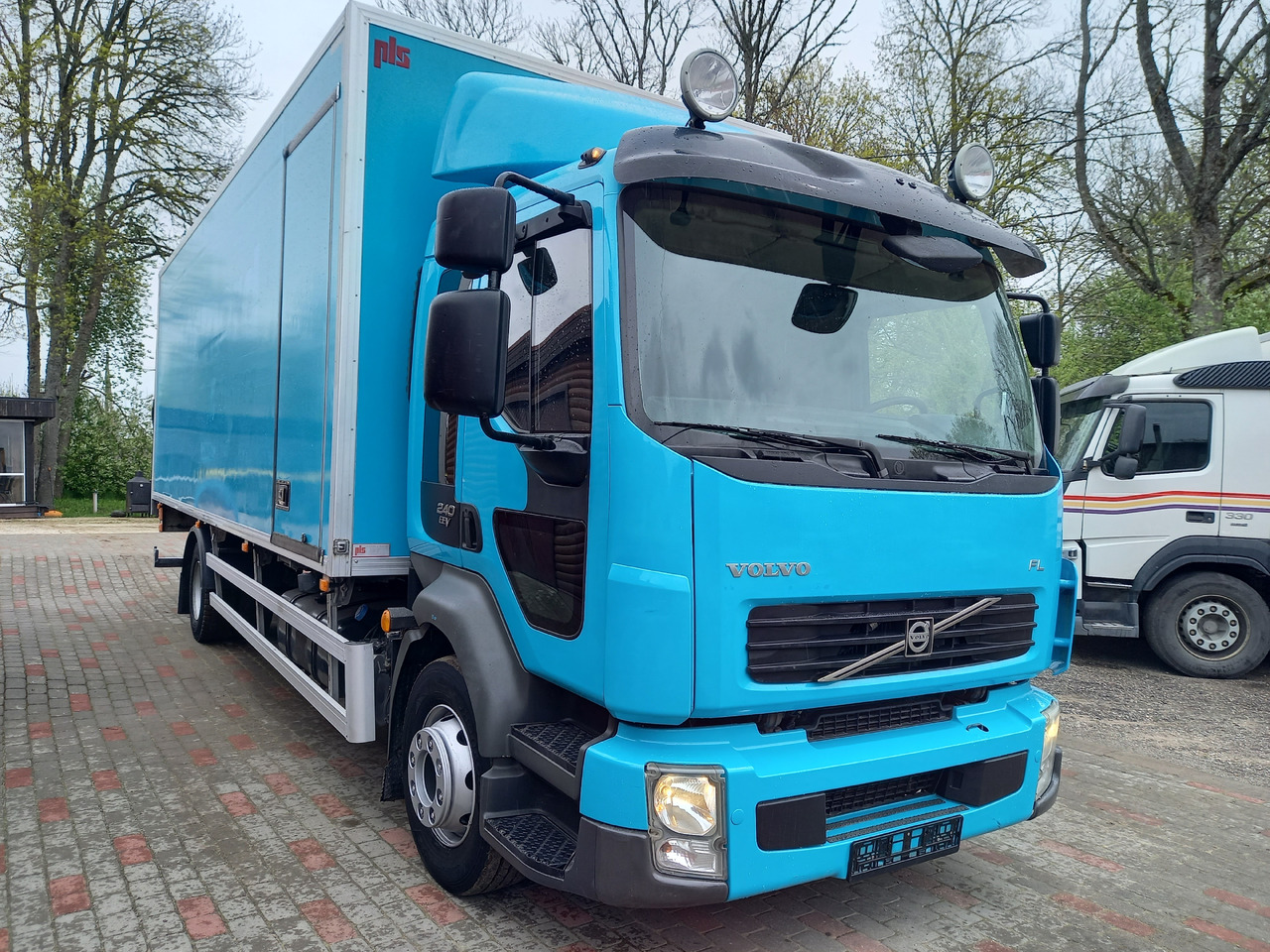 Kamion sa zatvorenim sandukom VOLVO FL, 4x2, 16000 KG. EEV: slika 7