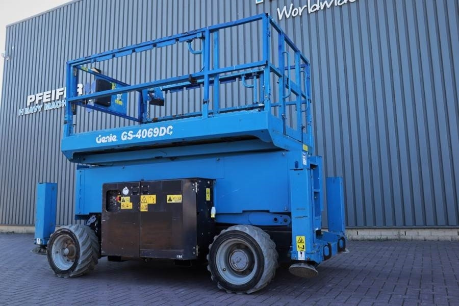 Lift u obliku makaza Genie GS4069DC Electric, 14m Working Height, 363kg Capac: slika 10