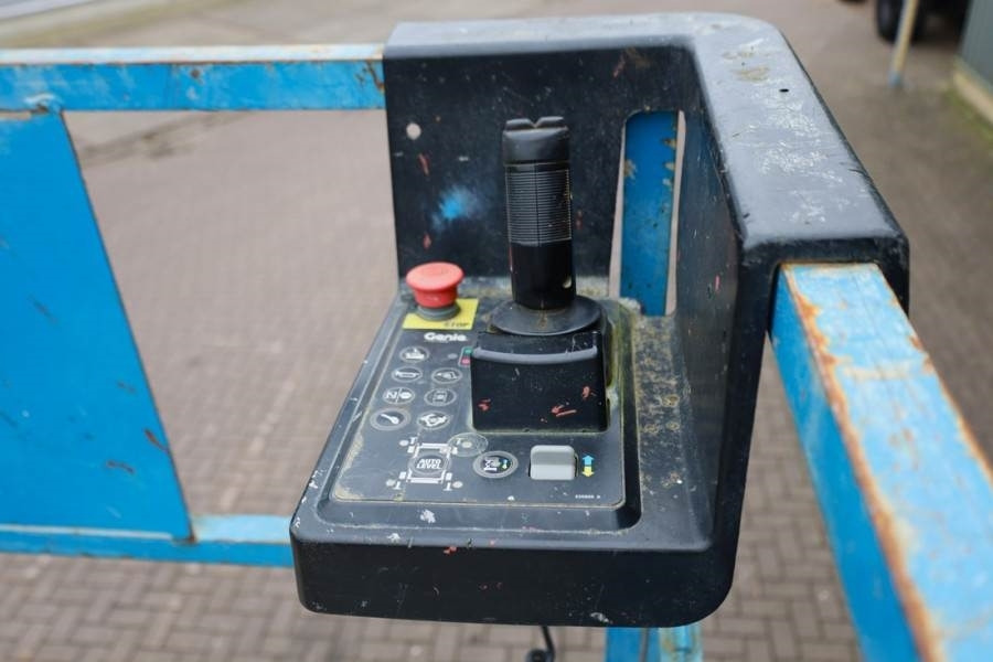 Genie GS4390 Diesel, 4x4 Drive, 15m Working Height, 680k - Lift u obliku makaza: slika 4 Genie GS4390 Diesel, 4x4 Drive, 15m Working Height, 680k - Lift u obliku makaza: slika 4