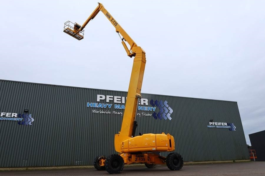 Genie Z135/70 Diesel, 4x4x4 Drive, 43m Lifting Height, 2 - Zglobna platforma: slika 2 Genie Z135/70 Diesel, 4x4x4 Drive, 43m Lifting Height, 2 - Zglobna platforma: slika 2