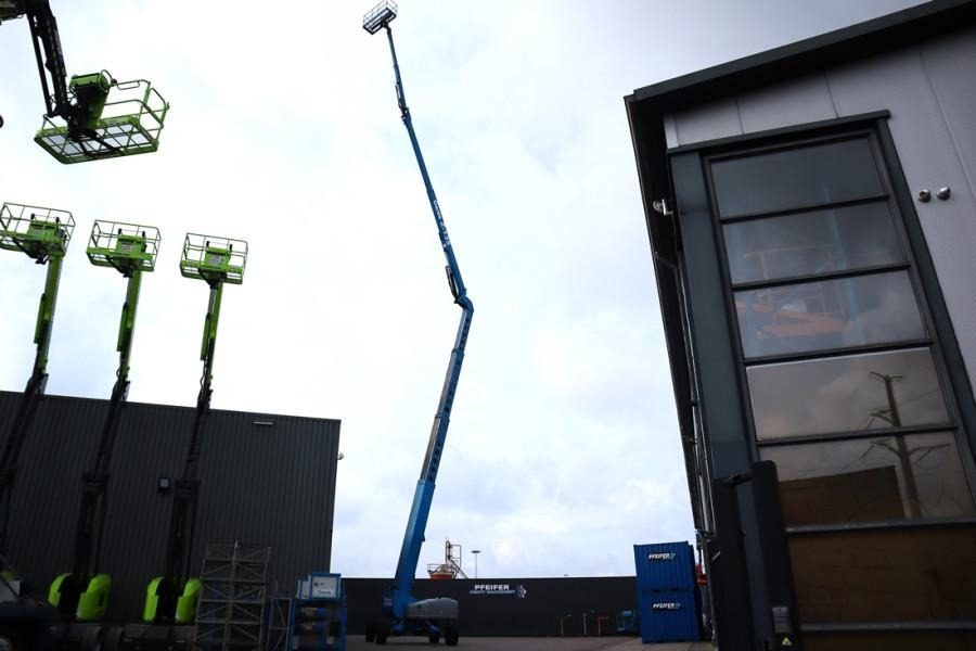 Genie Z135/70 Diesel, 4x4x4 Drive, 43m Lifting Height, 2 - Zglobna platforma: slika 3 Genie Z135/70 Diesel, 4x4x4 Drive, 43m Lifting Height, 2 - Zglobna platforma: slika 3