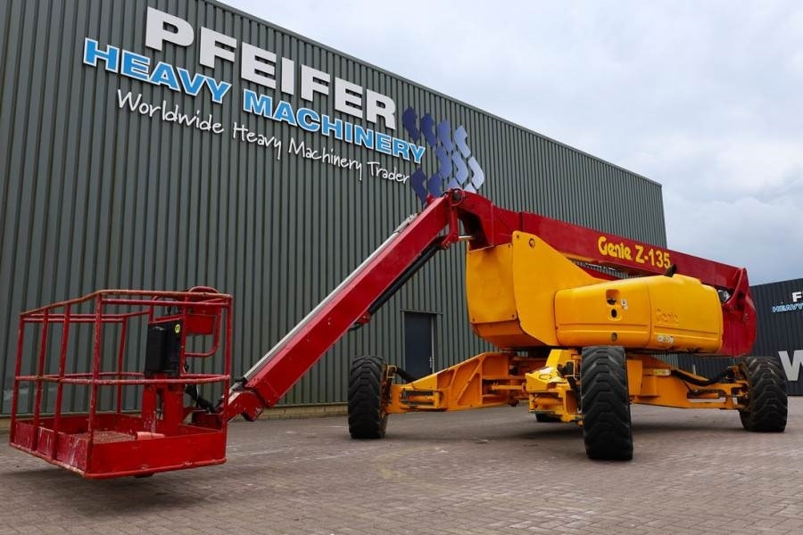 Genie ZX135/70 Diesel, 4x4x4 Drive, 43m Lifting Height, - Zglobna platforma: slika 2 Genie ZX135/70 Diesel, 4x4x4 Drive, 43m Lifting Height, - Zglobna platforma: slika 2