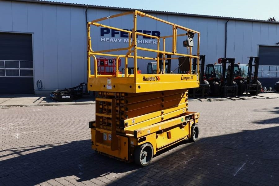 Haulotte COMPACT 14 Electric, 14m Working Height, 350kg Cap - Lift u obliku makaza: slika 2 Haulotte COMPACT 14 Electric, 14m Working Height, 350kg Cap - Lift u obliku makaza: slika 2