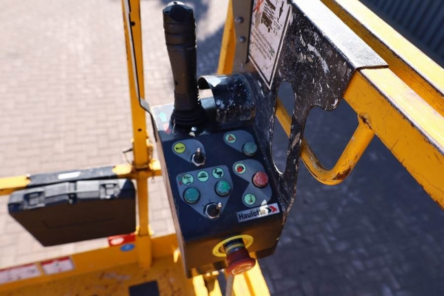 Haulotte COMPACT 14 Electric, 14m Working Height, 350kg Cap - Lift u obliku makaza: slika 3 Haulotte COMPACT 14 Electric, 14m Working Height, 350kg Cap - Lift u obliku makaza: slika 3