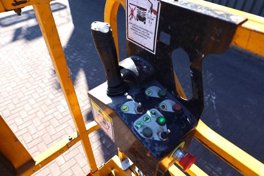 Haulotte Compact 10 Electric, 10m Working Height, 450kg Cap - Lift u obliku makaza: slika 5 Haulotte Compact 10 Electric, 10m Working Height, 450kg Cap - Lift u obliku makaza: slika 5