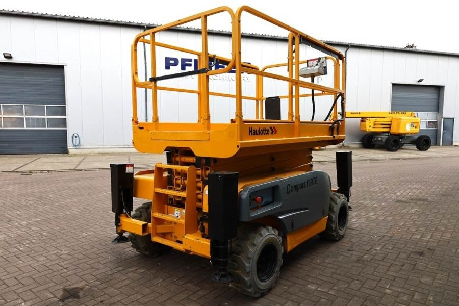 Haulotte Compact 12RTE Electric, 12m Working Height, 450kg - Lift u obliku makaza: slika 2 Haulotte Compact 12RTE Electric, 12m Working Height, 450kg - Lift u obliku makaza: slika 2