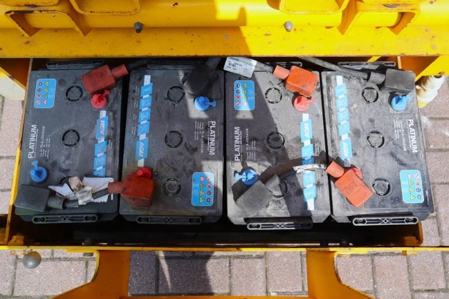 Haulotte Compact 14 Electric, 14m Working Height, 350kg Cap - Lift u obliku makaza: slika 4 Haulotte Compact 14 Electric, 14m Working Height, 350kg Cap - Lift u obliku makaza: slika 4