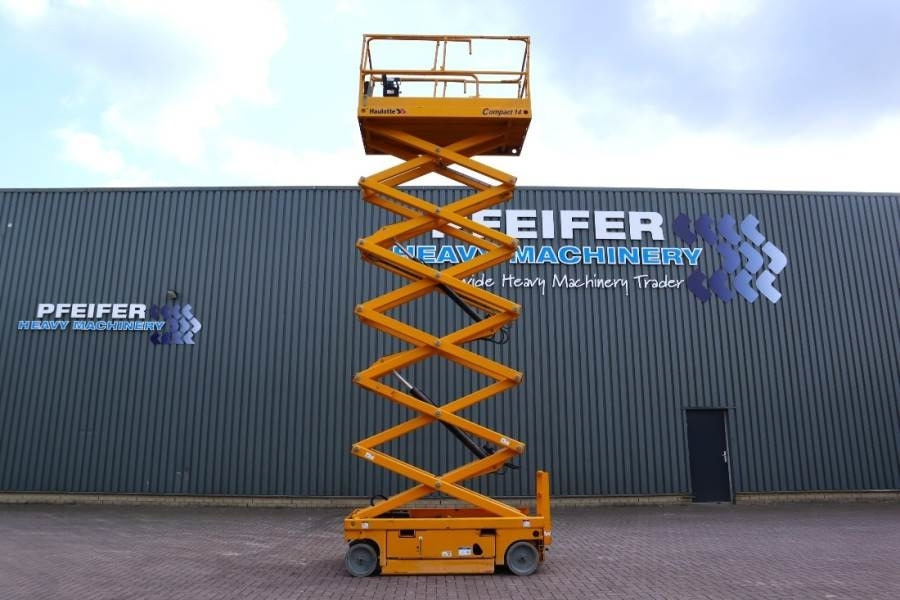Haulotte Compact 14 Electric, 14m Working Height, 350kg Cap - Lift u obliku makaza: slika 3 Haulotte Compact 14 Electric, 14m Working Height, 350kg Cap - Lift u obliku makaza: slika 3