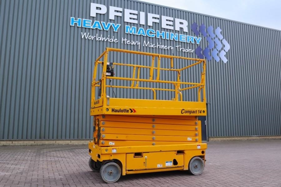 Haulotte Compact 14 Electric, 14m Working Height, 350kg Cap - Lift u obliku makaza: slika 1 Haulotte Compact 14 Electric, 14m Working Height, 350kg Cap - Lift u obliku makaza: slika 1