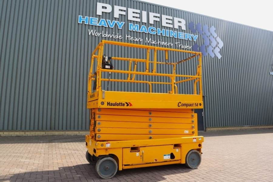 Haulotte Compact 14 Electric, 14m Working Height, 350kg Cap - Lift u obliku makaza: slika 1 Haulotte Compact 14 Electric, 14m Working Height, 350kg Cap - Lift u obliku makaza: slika 1